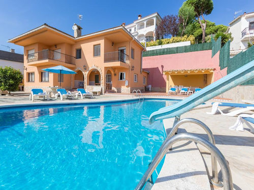 BL 914 Villa exclusiva para 13 personas con piscina privada y vistas al mar en Blanes Costa Brava