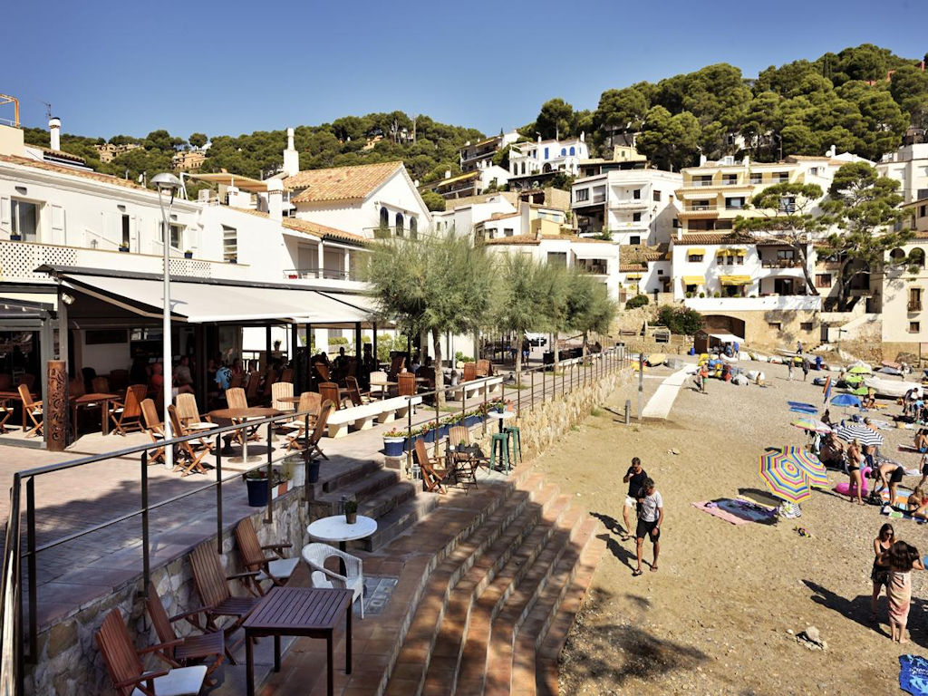 Begur: una joya encantadora de la Costa Brava con historia, cultura y playas impresionantes