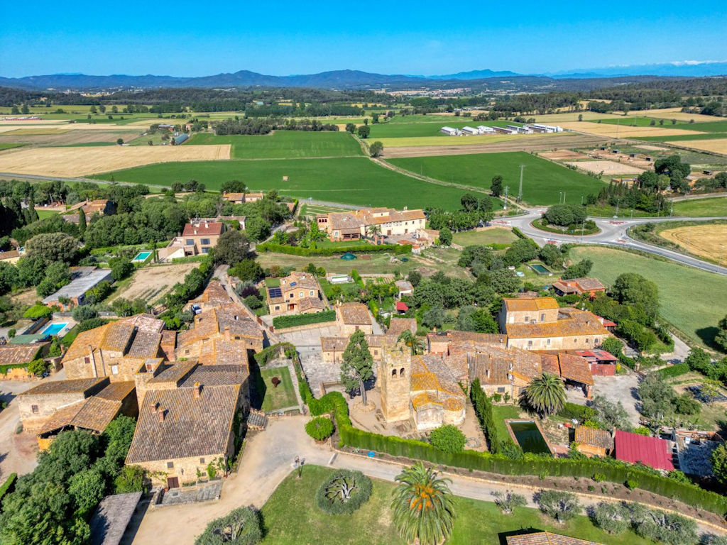 Tour de Descubrimiento por Canapost: Encanto Histórico y Belleza Natural en Cataluña