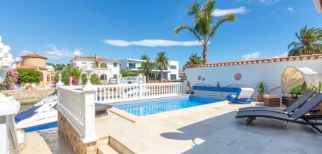 AM 618 Ferienvilla für 6 Personen mit einem privaten Pool und Bootsanleger in Empuriabrava an der Costa Brava