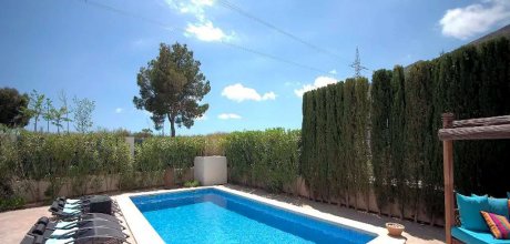 NU 818 Moderne Ferienvilla für 8 Personen mit privatem Pool bei La Nucia an der Costa Blanca