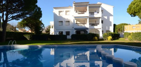 PP 124/6 Modern apartment for 6 persons with swimming pool and sea views near the Playa de Pals on the Costa Brava