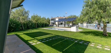 RS 312/3 Modernes Ferienhaus für 6 Personen mit Gemeinschaftsschwimmbad in Rosas an der Costa Brav