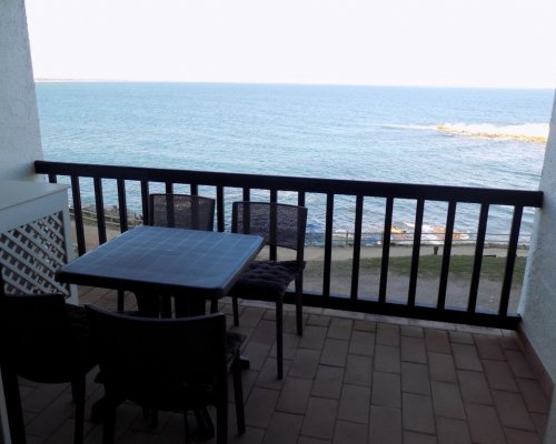 Moderne Ferienwohnung in l`Escala Costa Brava mit Schwimmbad