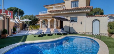EC 814 Casa para 8 personas con una piscina privada en l'Escala en la Costa Brava
