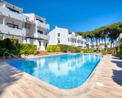 Moderne Costa Brava Ferienwohnung am Golfplatzes