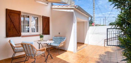 EC 227 Modernes Ferienhaus für 6 Personen in l'Escala an der Costa Brava