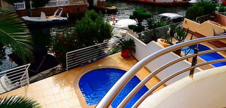 AM 624 Villa exclusiva para 6 personas con piscina privada y muelle privado Empuriabrava Costa Brava España
