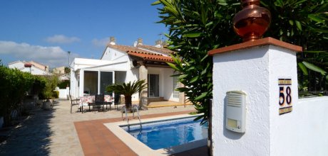 EC 615 Modern holiday villa for 6/8 persons with a private pool in l`Escala on the Costa Brava