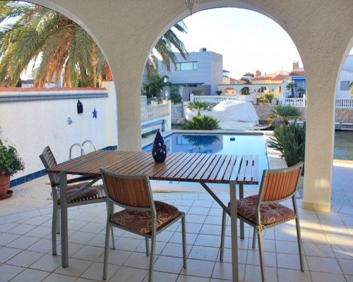 Ferienhaus am Kanal mit privatem Pool Empuriabrava